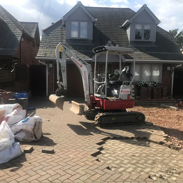 Gottschalk Mini Digger Hire Ltd - Digger